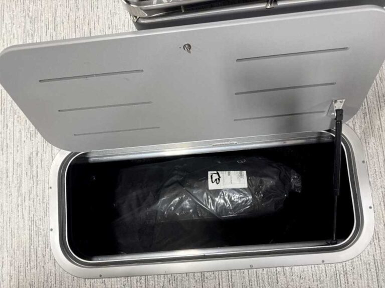 2026 Bennington 23MSL - SPS - NEW Sport Lounge - Blackout US-ETWS9185J526 [photo 17]